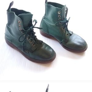 DOC MARTENS • vintage green leather boots